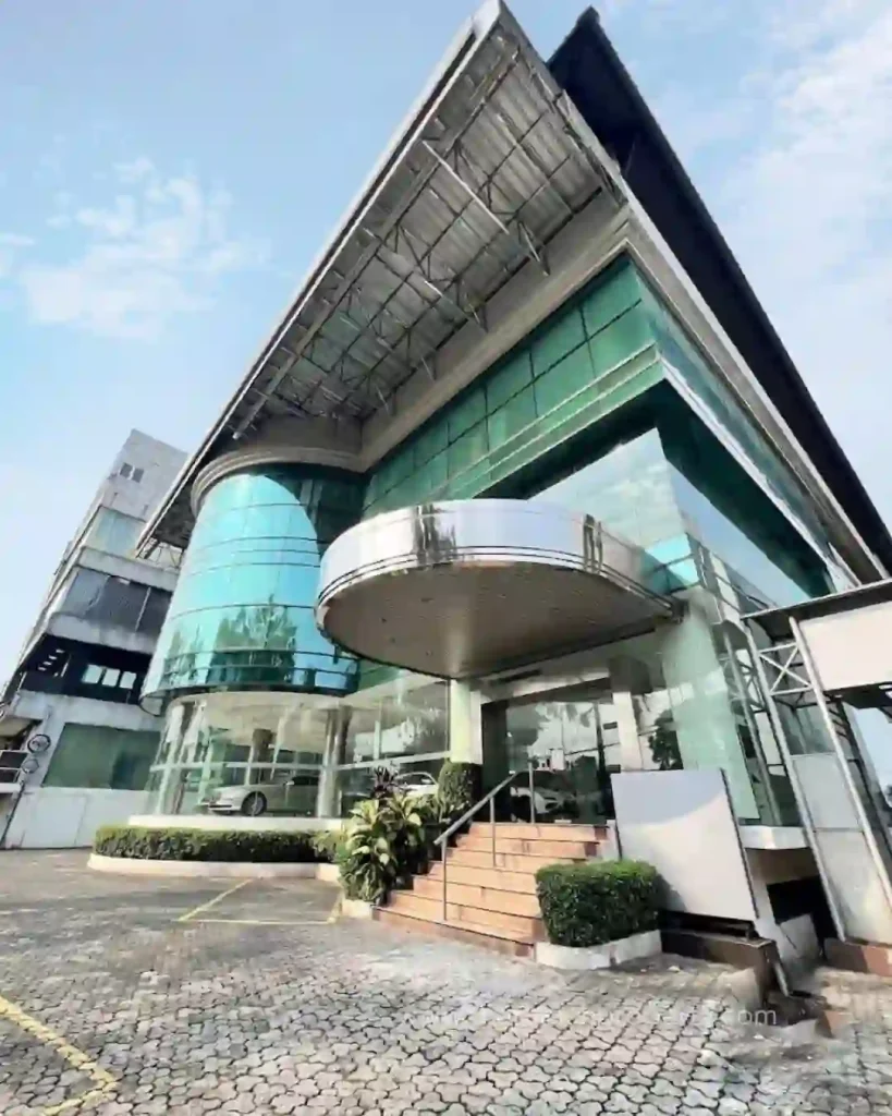 Gedung-Pondok-Indah-ex-Showroom-Bengkel-dan-Lapangan-Padel-3