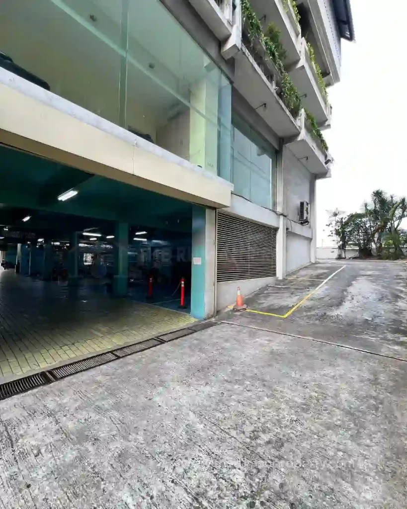 Gedung-Pondok-Indah-ex-Showroom-Bengkel-dan-Lapangan-Padel-4