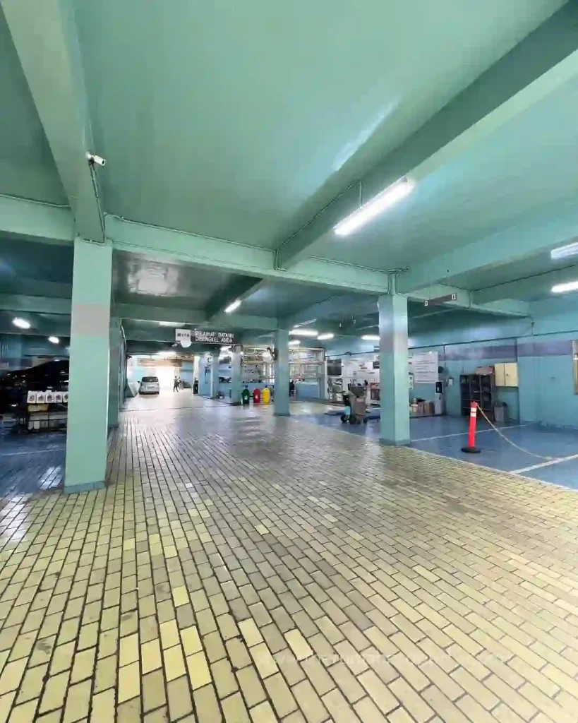 Gedung-Pondok-Indah-ex-Showroom-Bengkel-dan-Lapangan-Padel-6