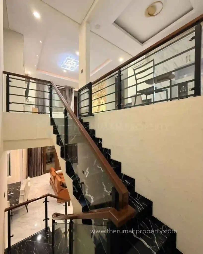 Rumah-Kebagusan-Dijual-Pinggir-Jalan-Raya-Terdiri-Dari-2-Rumah-7