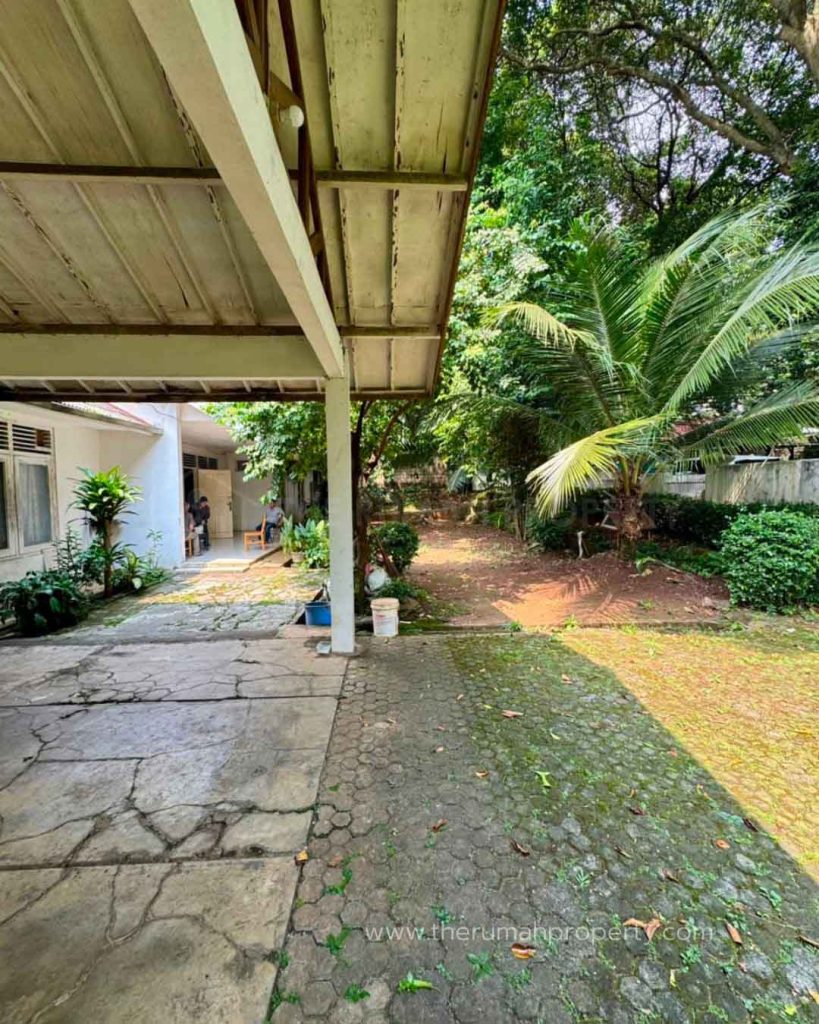 Rumah-Lama-Cilandak-Jakarta-Selatan-Posisi-Hook-Cocok-Untuk-Komersial-3
