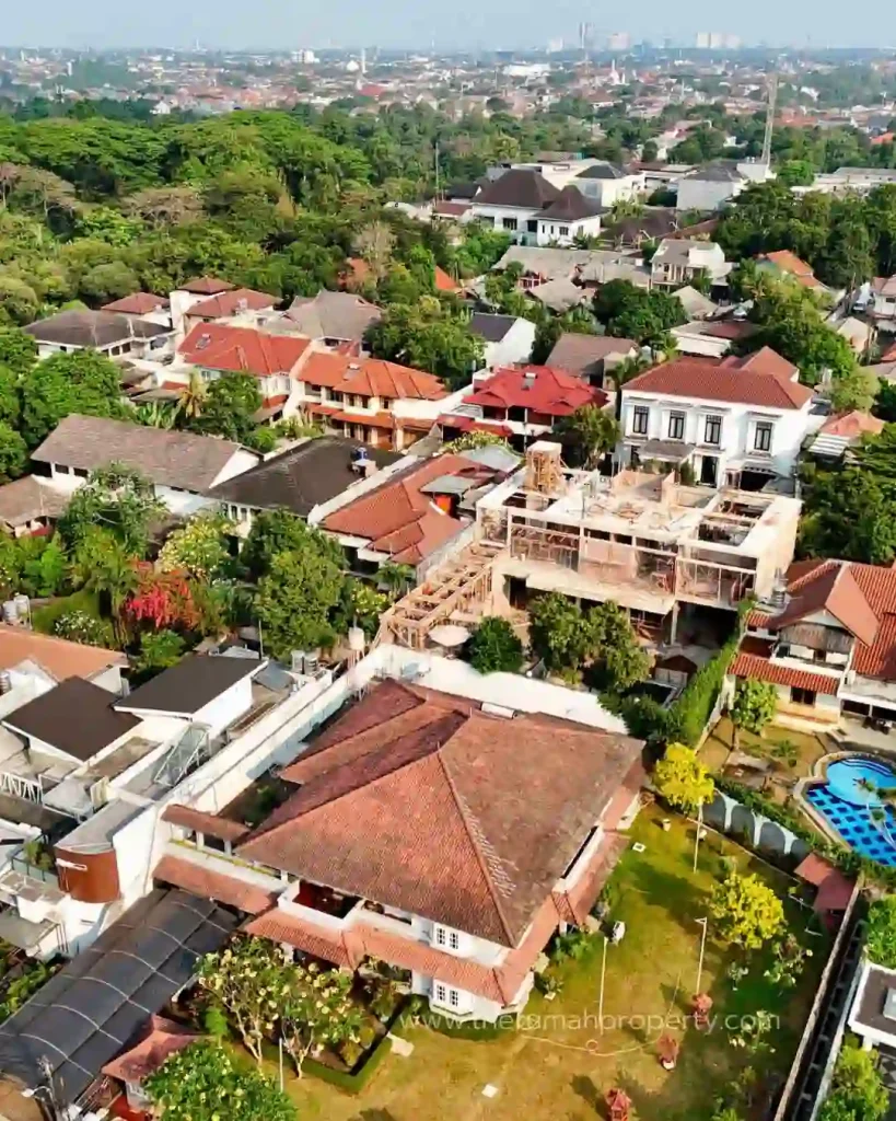 Rumah Siap Huni Dalam Komplek di Cilandak Dengan Halaman Samping Luas (1)