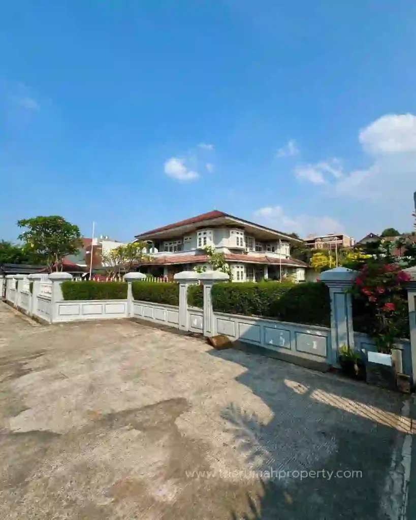 Rumah Siap Huni Dalam Komplek di Cilandak Dengan Halaman Samping Luas (2)