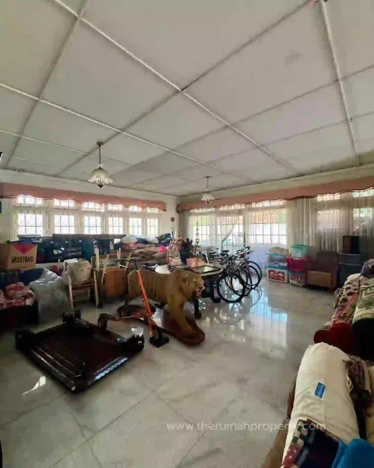 Rumah Siap Huni Dalam Komplek di Cilandak Dengan Halaman Samping Luas (8)