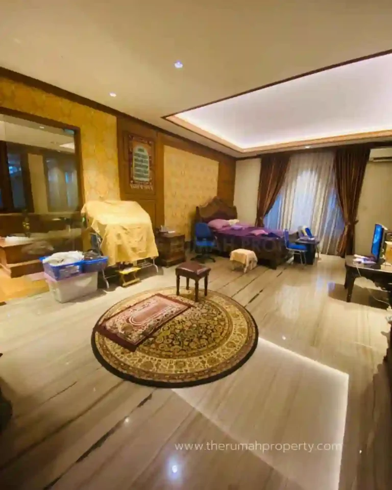 Jual Rumah Jatipadang Pasar Minggu Jakarta Selatan Ada Kolam Renang (10)