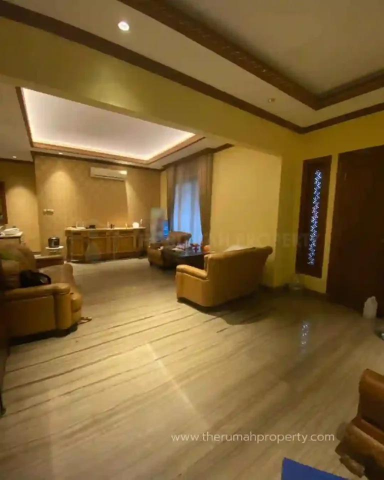 Jual Rumah Jatipadang Pasar Minggu Jakarta Selatan Ada Kolam Renang (4)