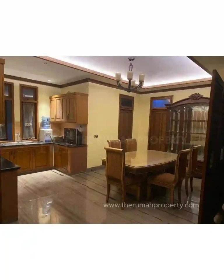 Jual Rumah Jatipadang Pasar Minggu Jakarta Selatan Ada Kolam Renang (7)