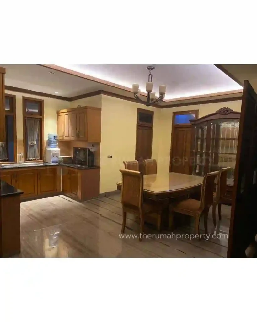 Jual Rumah Jatipadang Pasar Minggu Jakarta Selatan Ada Kolam Renang (7)