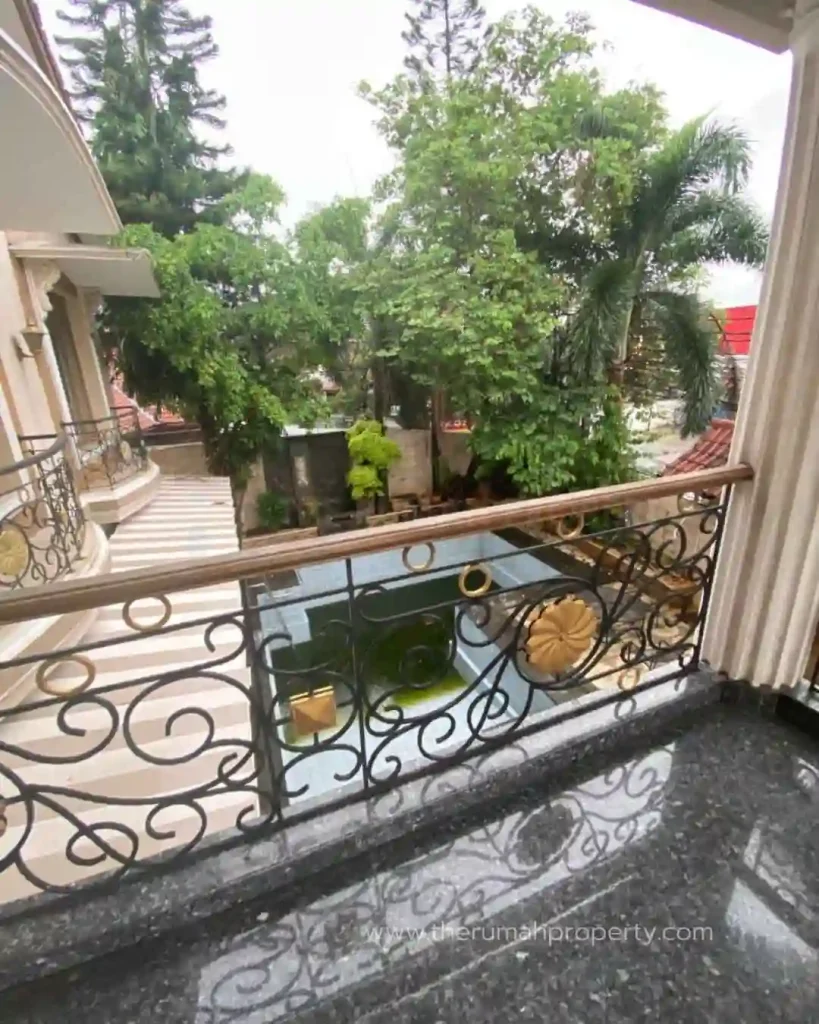Jual Rumah Jatipadang Pasar Minggu Jakarta Selatan Ada Kolam Renang (9)