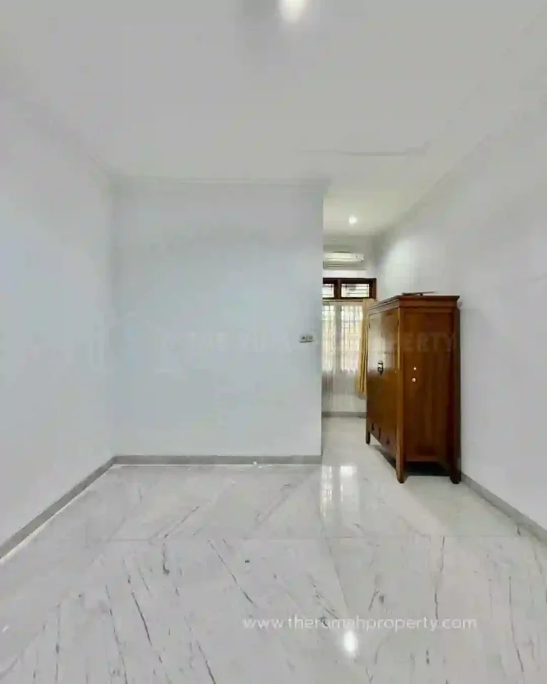 Rumah Bagus Kebayoran Baru 2 Lantai Unit Rapi dan Siap Huni (10)