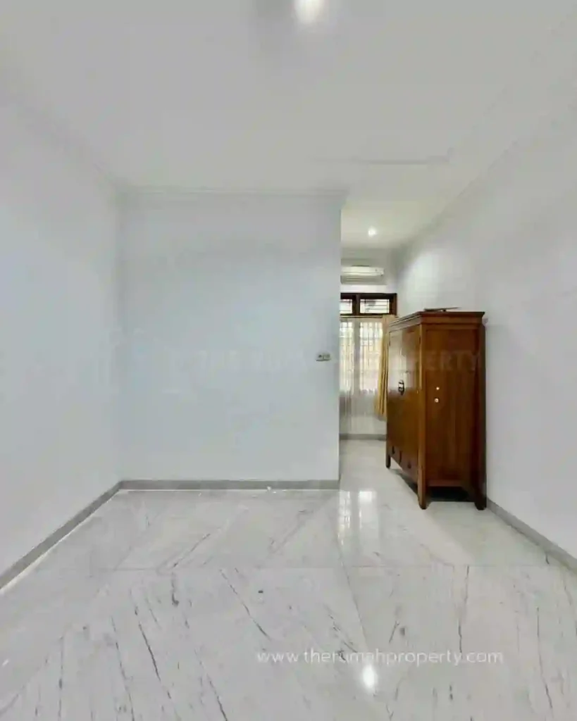 Rumah Bagus Kebayoran Baru 2 Lantai Unit Rapi dan Siap Huni (10)