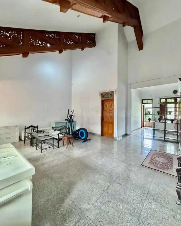 Rumah Bagus Kebayoran Baru 2 Lantai Unit Rapi dan Siap Huni (3)