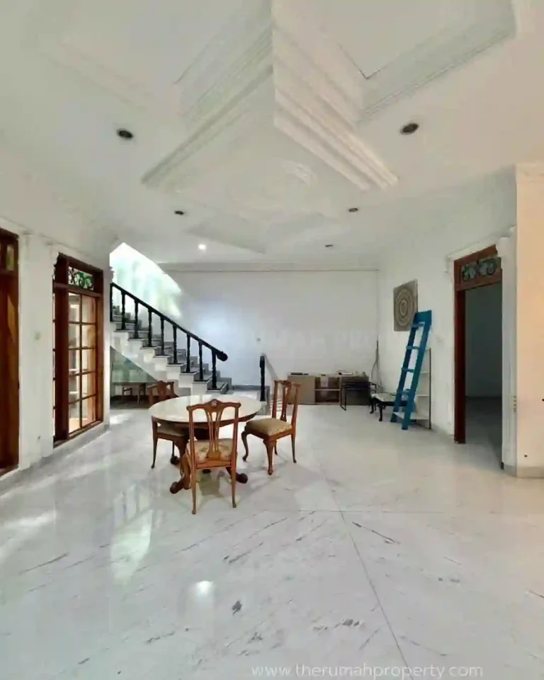 Rumah Bagus Kebayoran Baru 2 Lantai Unit Rapi dan Siap Huni (6)