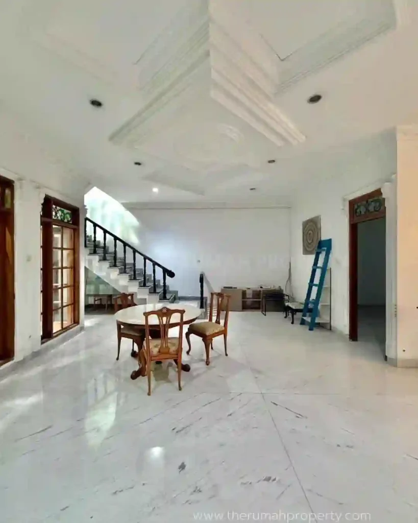 Rumah Bagus Kebayoran Baru 2 Lantai Unit Rapi dan Siap Huni (6)