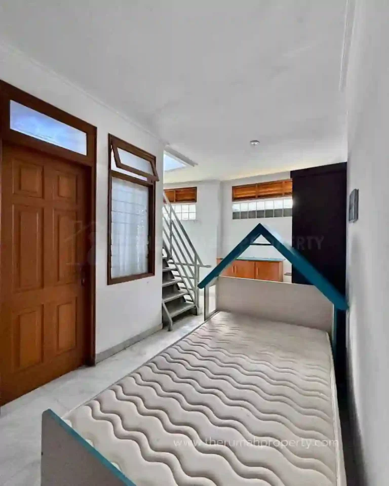 Rumah Bagus Kebayoran Baru 2 Lantai Unit Rapi dan Siap Huni (8)