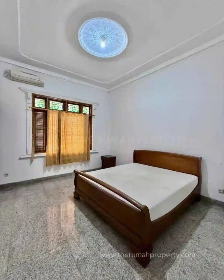 Rumah Bagus Kebayoran Baru 2 Lantai Unit Rapi dan Siap Huni (9)