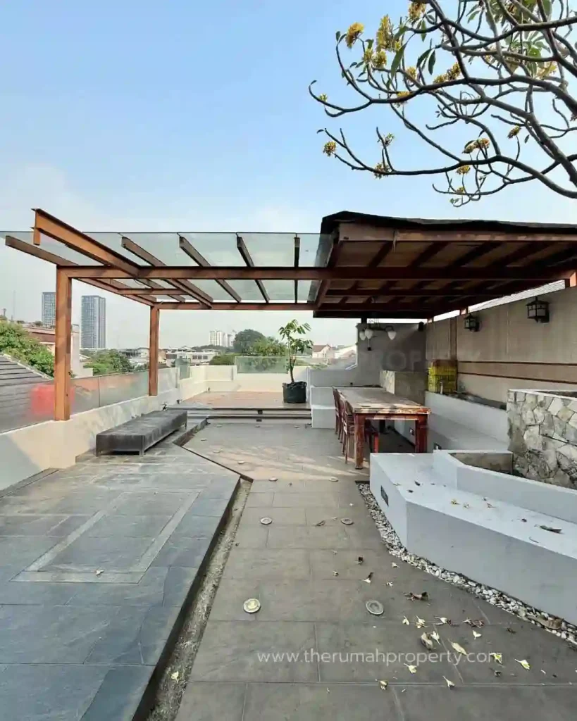 Rumah Cilandak Barat Private Pool, Private Lift dengan Halaman dan Parkir Luas (2)