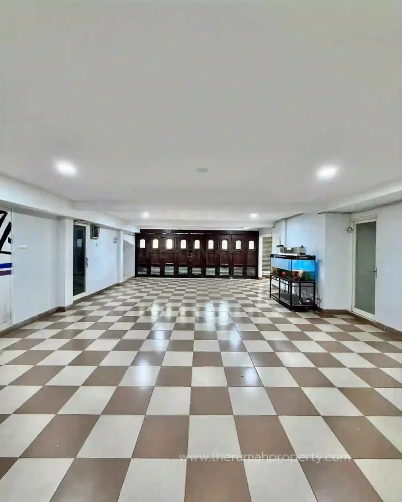 Rumah Cilandak Barat Private Pool, Private Lift dengan Halaman dan Parkir Luas (4)