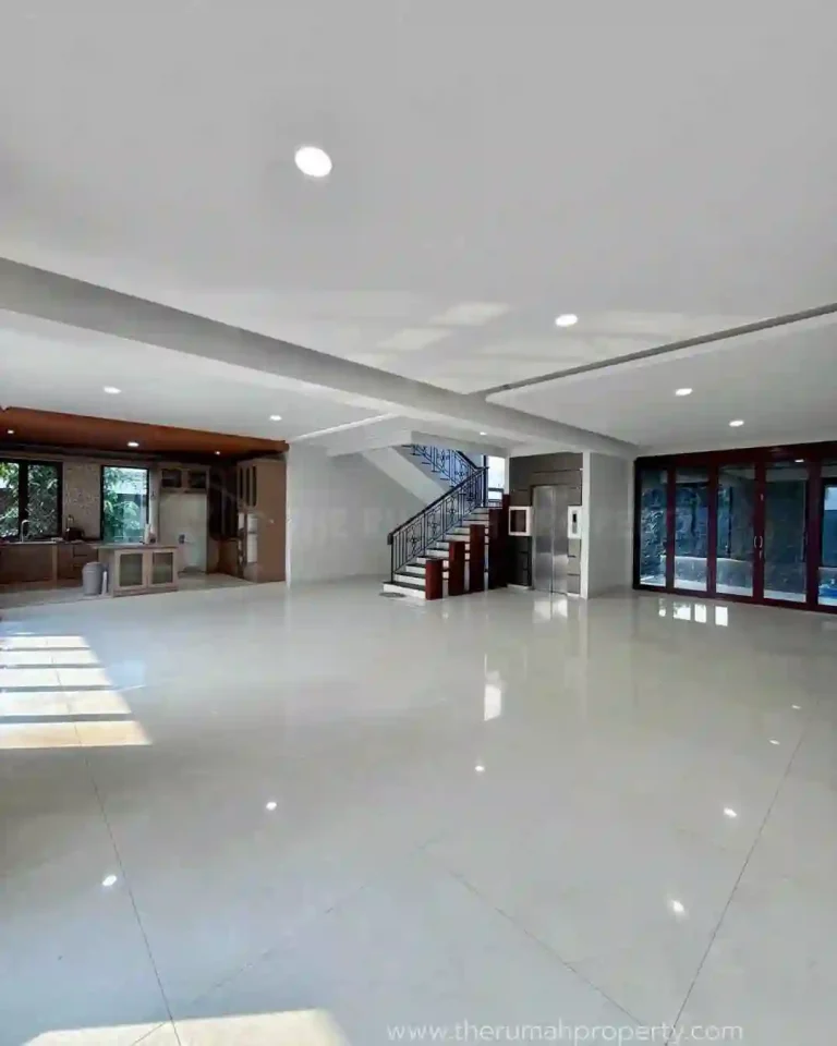 Rumah Cilandak Barat Private Pool, Private Lift dengan Halaman dan Parkir Luas (5)