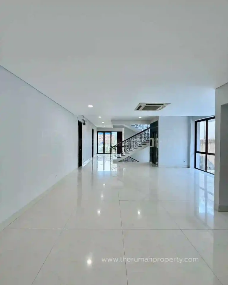 Rumah Cilandak Barat Private Pool, Private Lift dengan Halaman dan Parkir Luas (6)