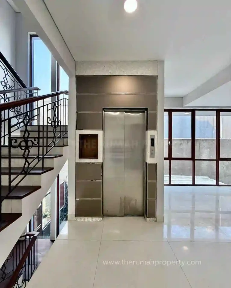 Rumah Cilandak Barat Private Pool, Private Lift dengan Halaman dan Parkir Luas (7)
