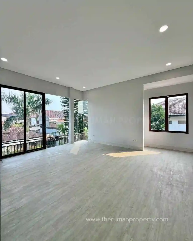 Rumah Cilandak Barat Private Pool, Private Lift dengan Halaman dan Parkir Luas (9)