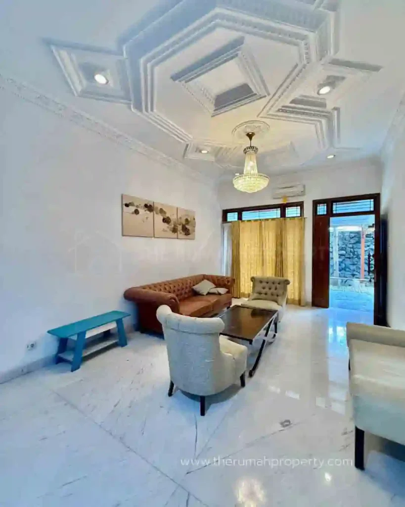 Rumah Dijual di Jalan Mendawai Jakarta Selatan Dalam Komplek (2)