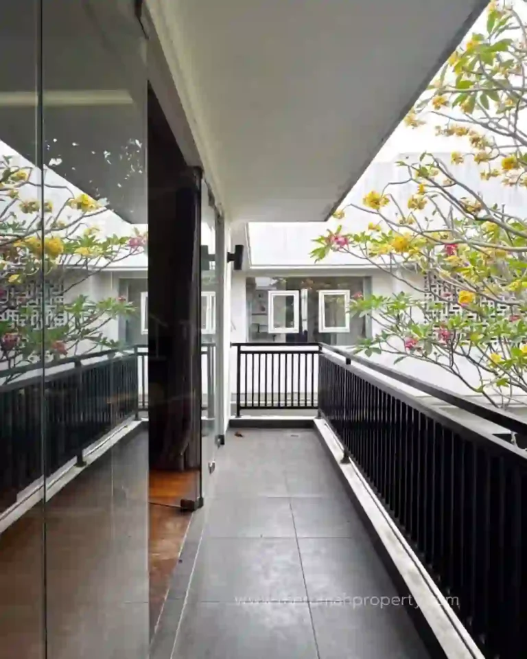 Dijual Rumah Dalam Komplek Perumahan Elit di Alam Sutera Lingkungan Tenang (9)