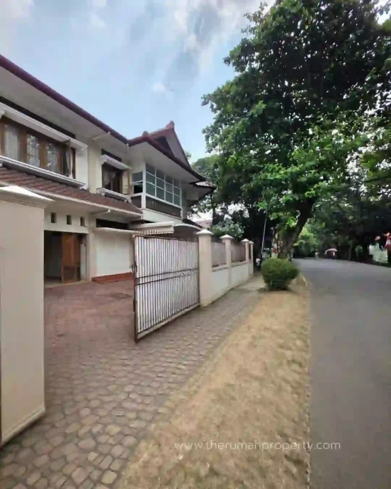 Dijual Rumah SHM 2 Lantai 6 Kamar di Kebayoran Baru Prime Area (2)