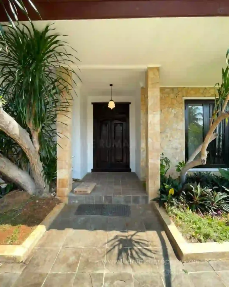 Jual Cepat Rumah di Kemang Timur Luas Tanah 780 Meter Ada Kolam Renang (2)