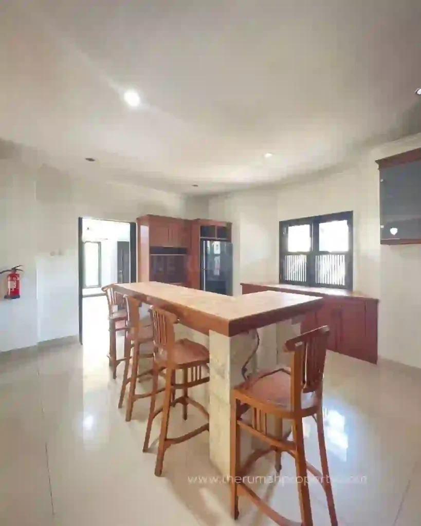 Jual Cepat Rumah di Kemang Timur Luas Tanah 780 Meter Ada Kolam Renang (9)