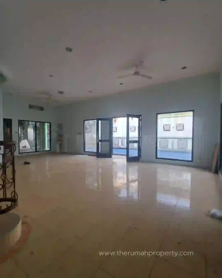 Jual Rumah Jagakarsa dengan Kolam Renang 2 Lantai 3 Kamar (10)