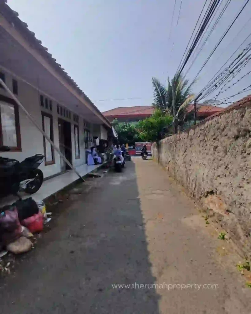 Jual Rumah Jagakarsa dengan Kolam Renang 2 Lantai 3 Kamar (2)