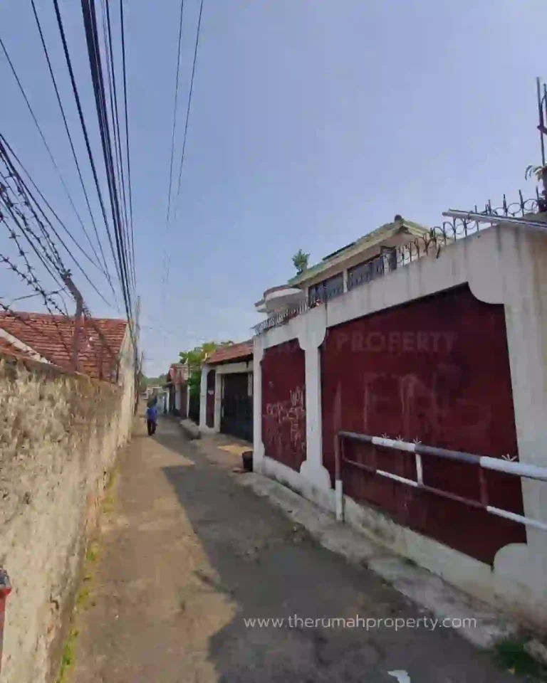 Jual Rumah Jagakarsa dengan Kolam Renang 2 Lantai 3 Kamar (3)