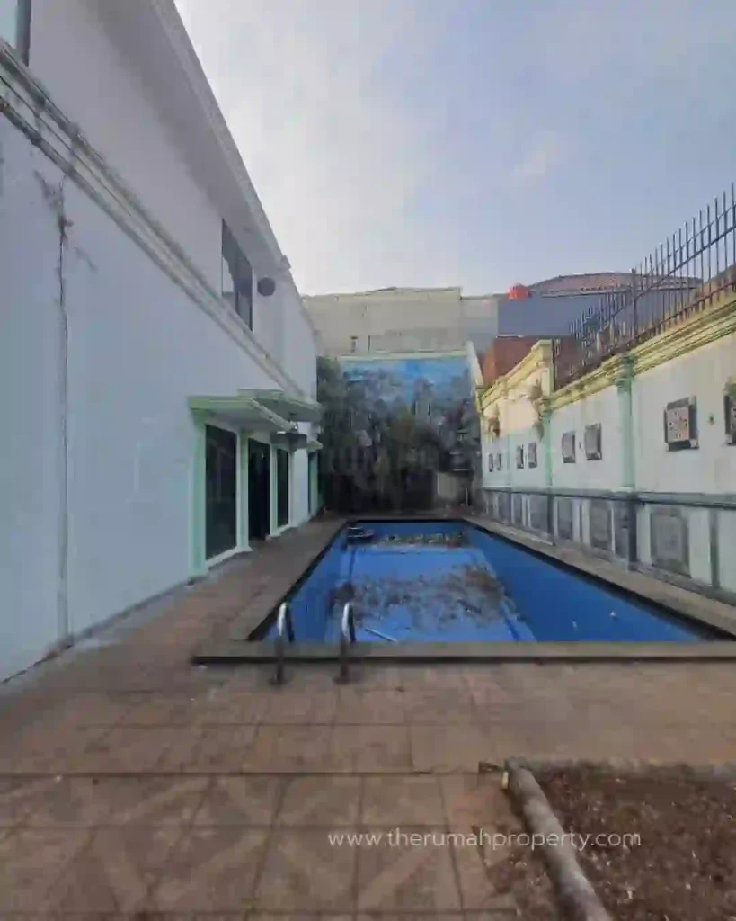 Jual Rumah Jagakarsa dengan Kolam Renang 2 Lantai 3 Kamar (6)