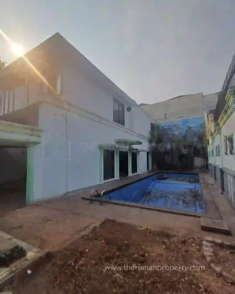 Jual Rumah Jagakarsa dengan Kolam Renang 2 Lantai 3 Kamar (7)
