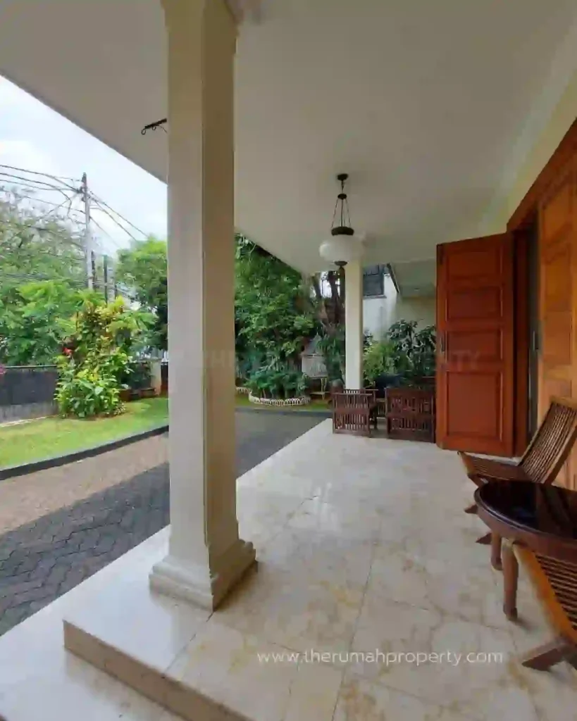 Jual Rumah Lokasi Premium di Cipete Semi Furnished Hadap Barat (3)