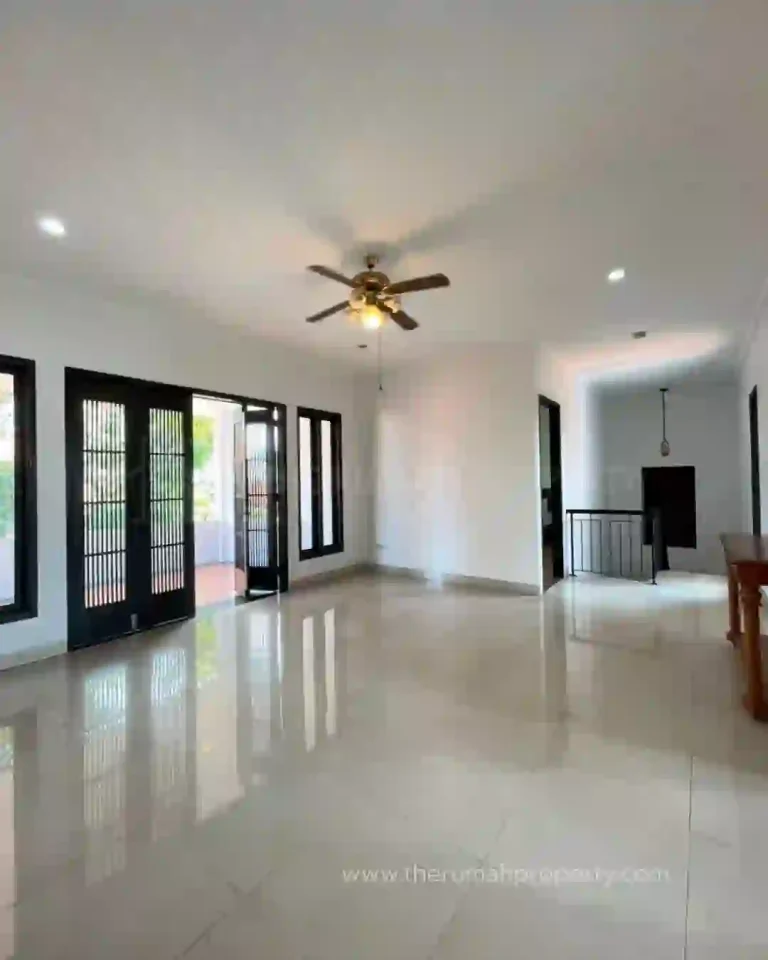 Rumah 2 Lantai Halaman Luas di Kemang Jakarta Selatan Turun Harga (10)