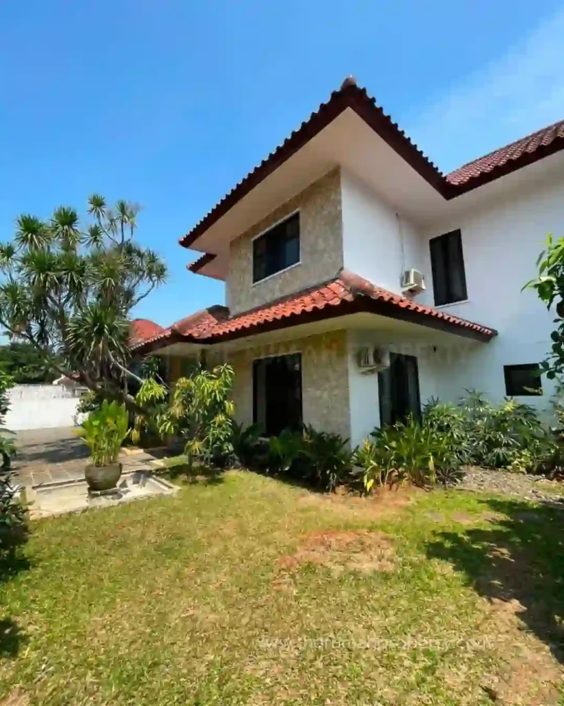 Rumah 2 Lantai Halaman Luas di Kemang Jakarta Selatan Turun Harga (4)