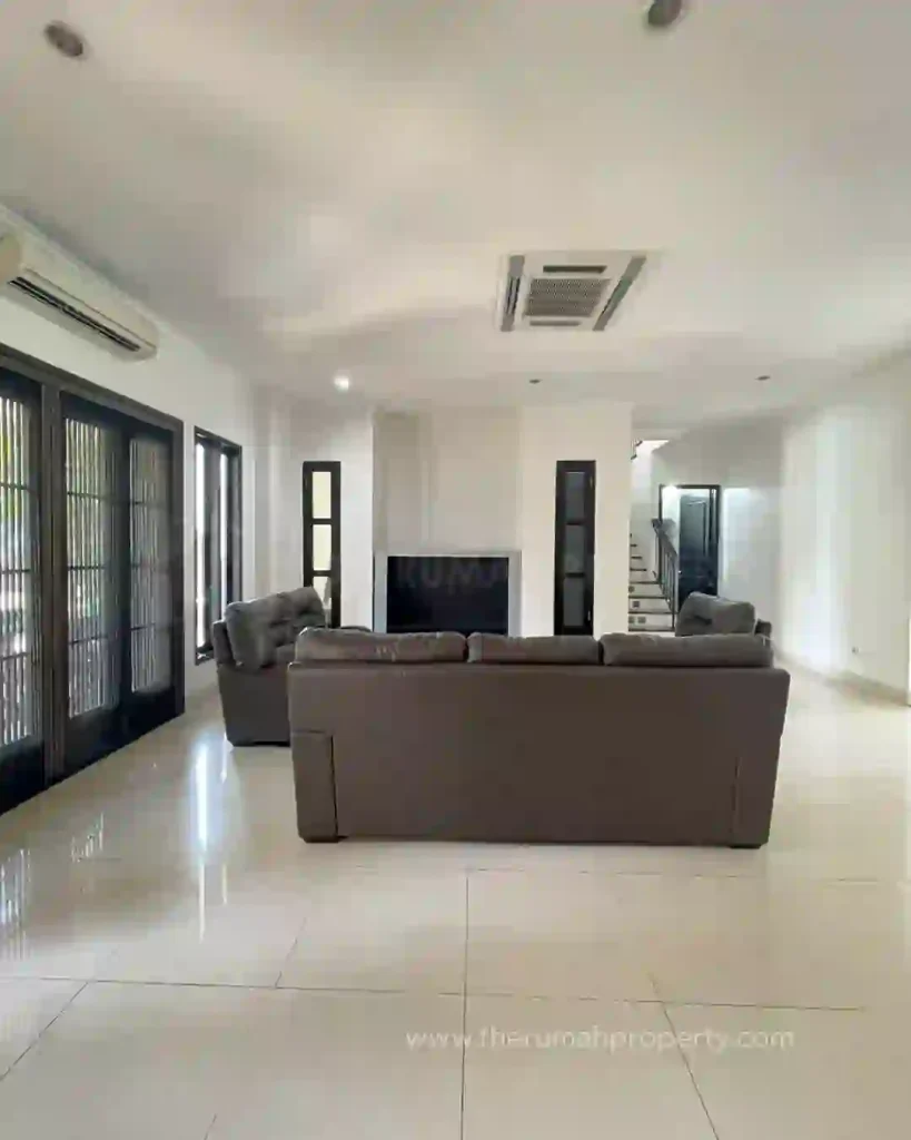 Rumah 2 Lantai Halaman Luas di Kemang Jakarta Selatan Turun Harga (6)