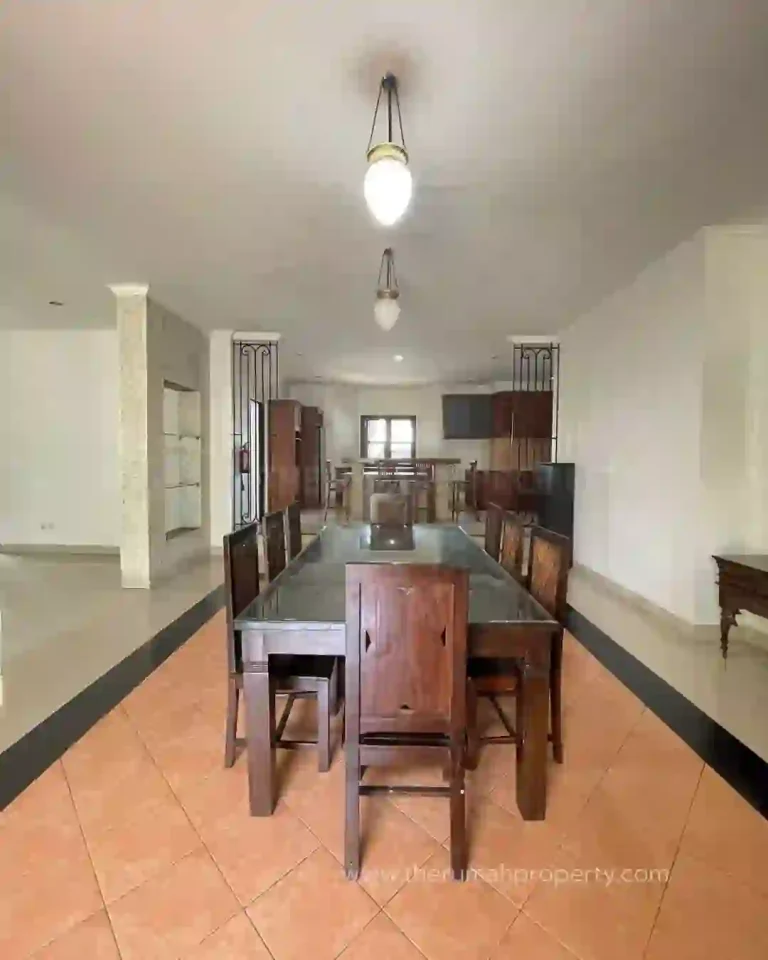Rumah 2 Lantai Halaman Luas di Kemang Jakarta Selatan Turun Harga (8)