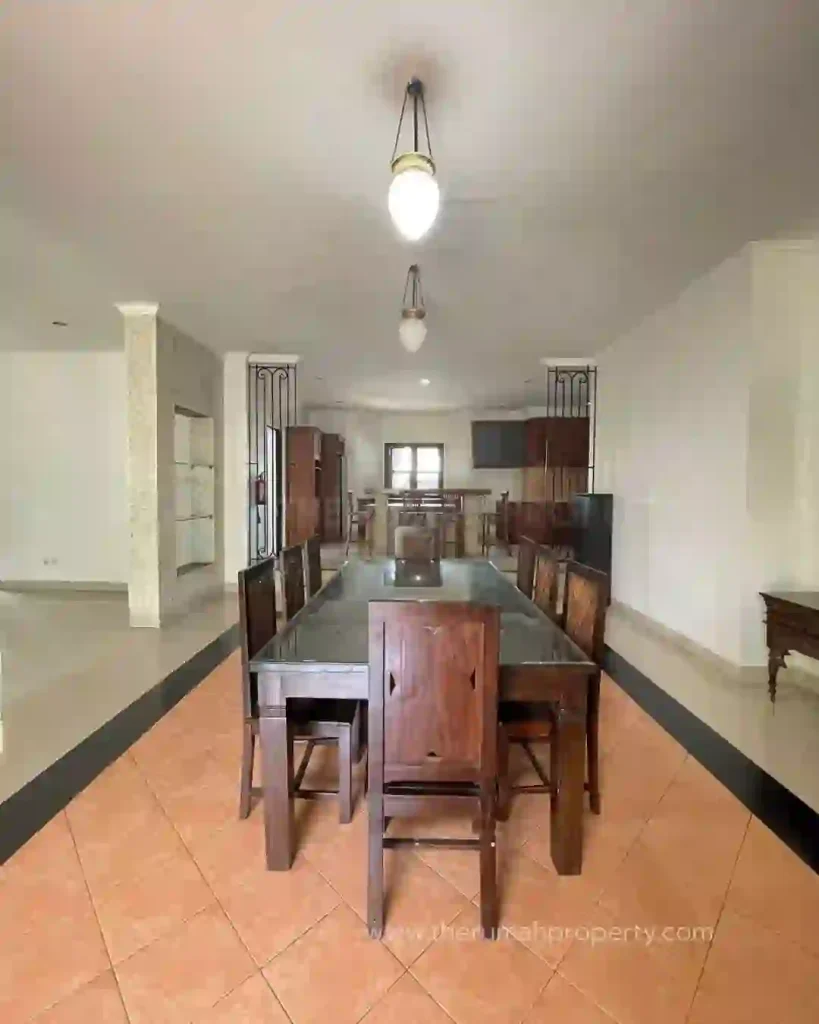 Rumah 2 Lantai Halaman Luas di Kemang Jakarta Selatan Turun Harga (8)