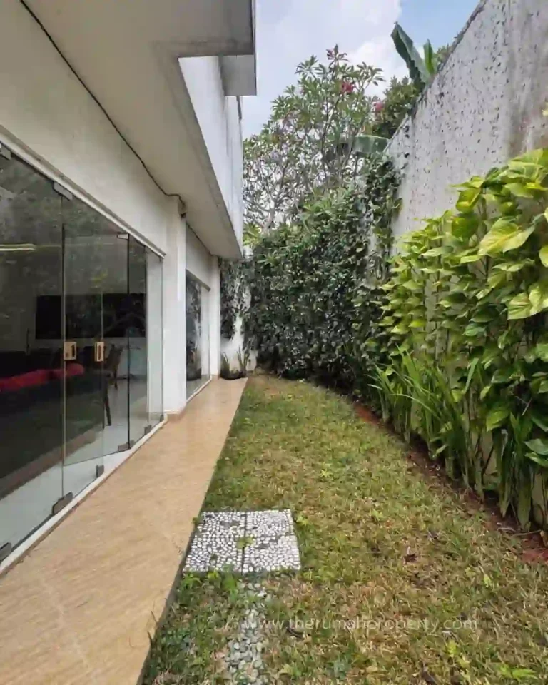 Rumah Alam Sutera dengan Halaman dan Taman Luas Seperti Vibes Resort di Bali (4)
