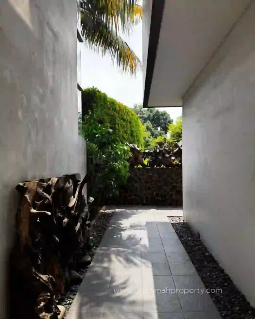Rumah Alam Sutera dengan Halaman dan Taman Luas Seperti Vibes Resort di Bali (6)