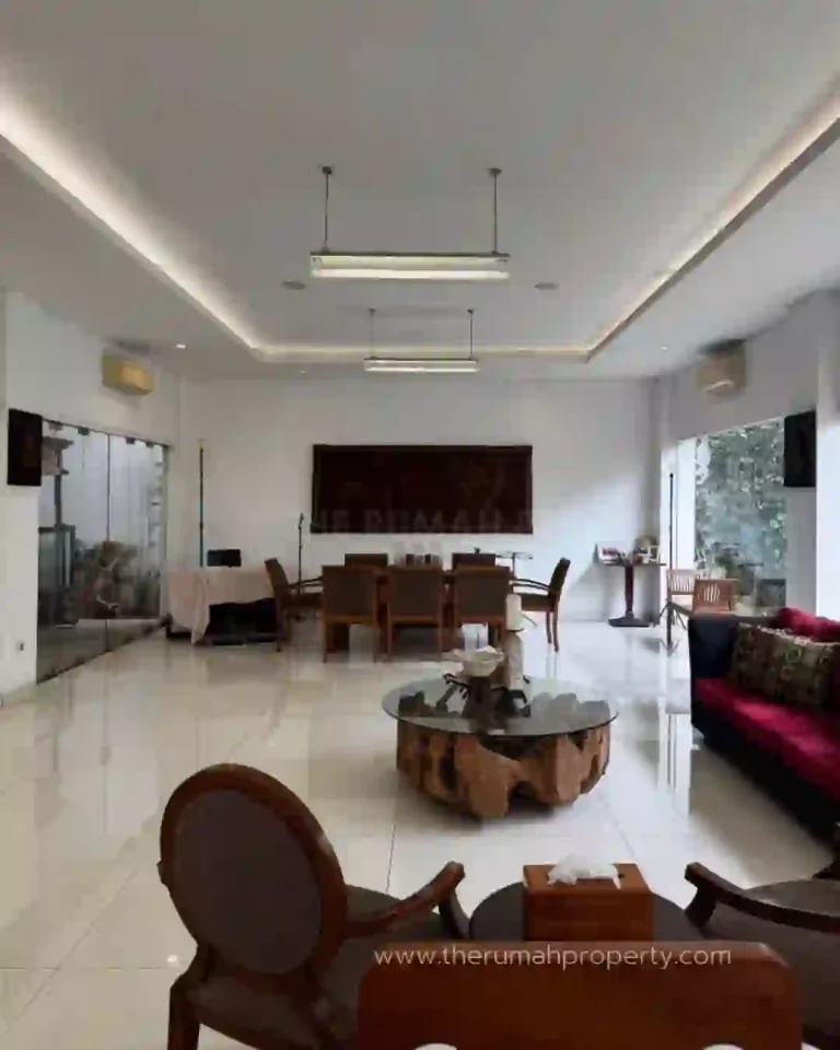 Rumah Alam Sutera dengan Halaman dan Taman Luas Seperti Vibes Resort di Bali (7)