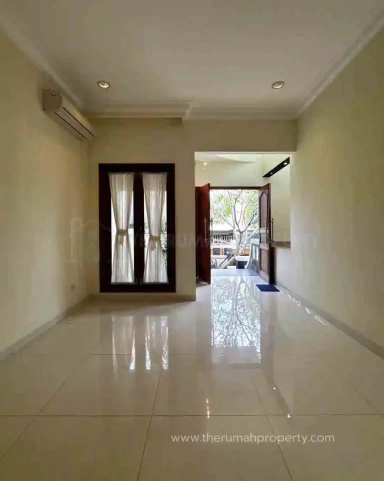 Rumah Bagus Kemang Dalam Dua Setengah Lantai Siap Huni (2)