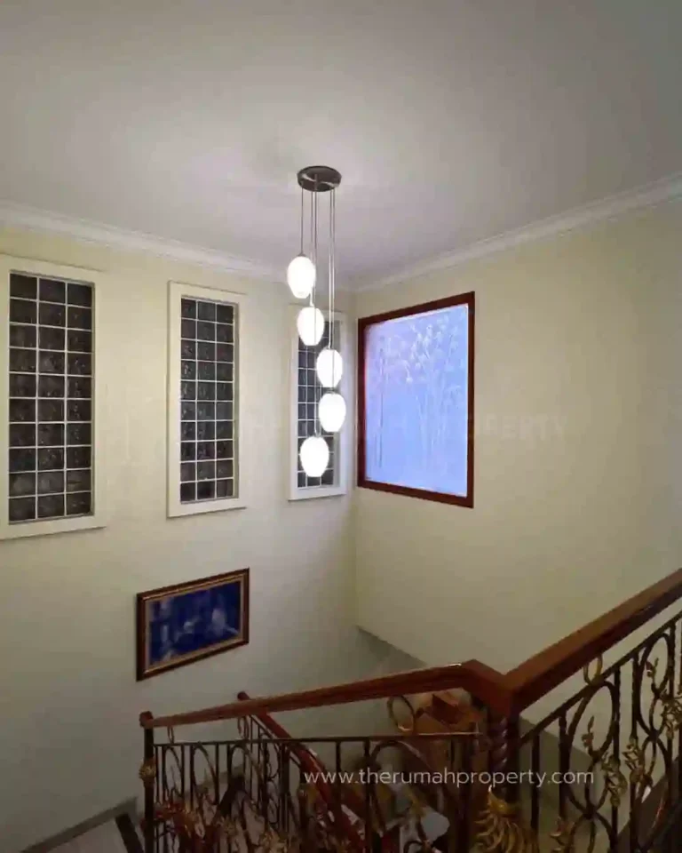 Rumah Bagus Kemang Dalam Dua Setengah Lantai Siap Huni (6)