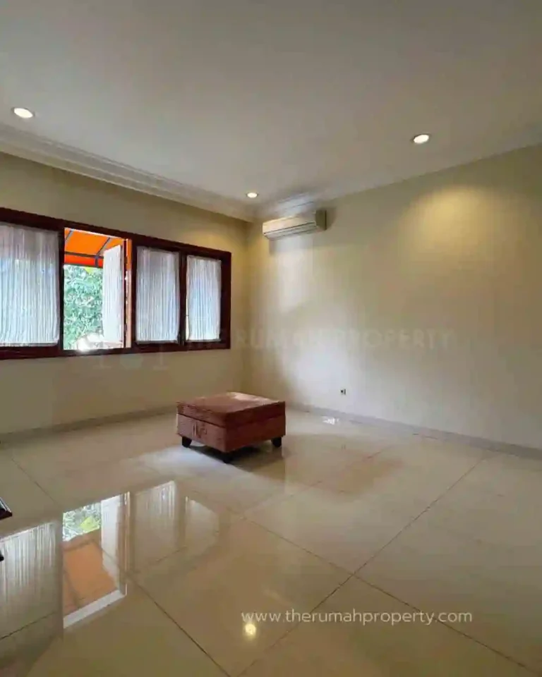Rumah Bagus Kemang Dalam Dua Setengah Lantai Siap Huni (8)