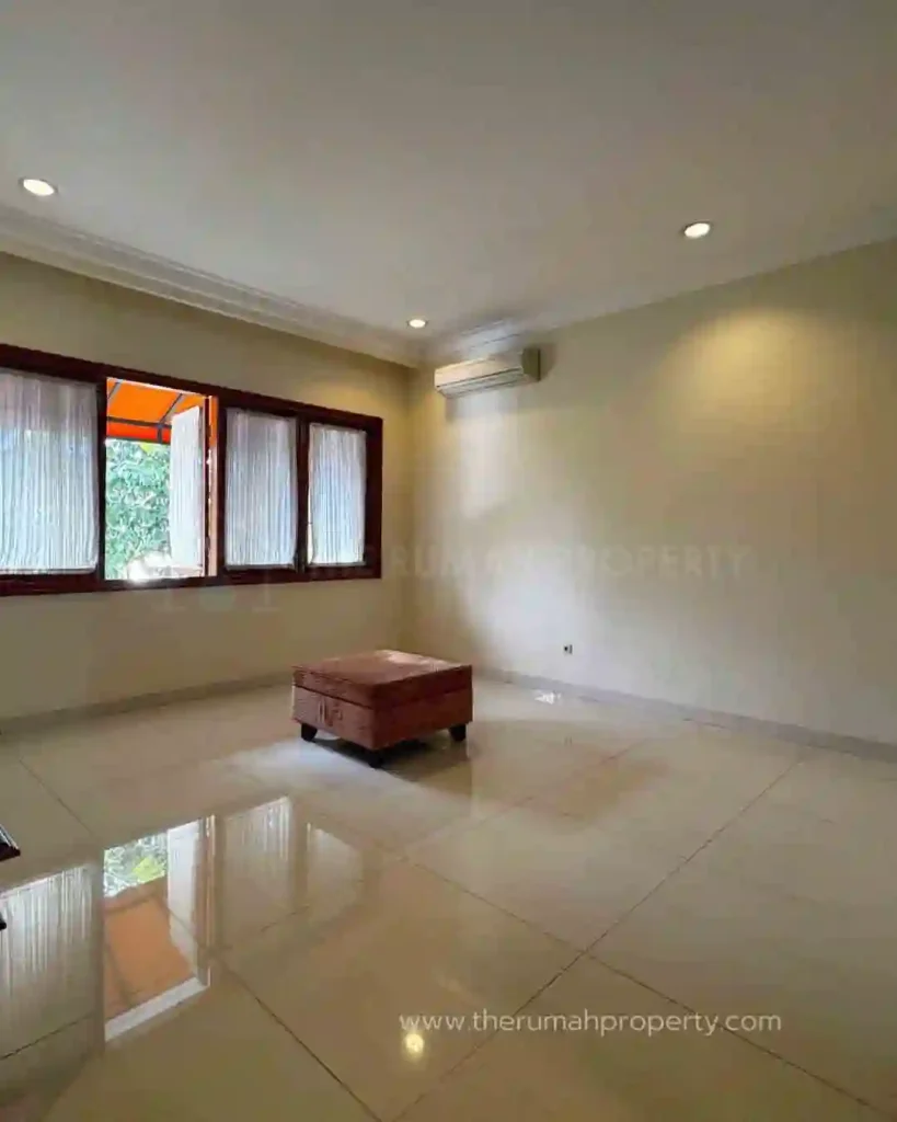Rumah Bagus Kemang Dalam Dua Setengah Lantai Siap Huni (8)