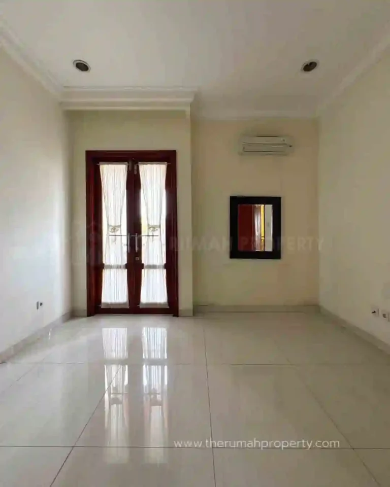 Rumah Bagus Kemang Dalam Dua Setengah Lantai Siap Huni (9)